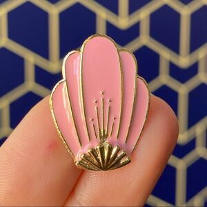 Pink & Gold Clamshell Enamel Pin/ Brooch Lapel